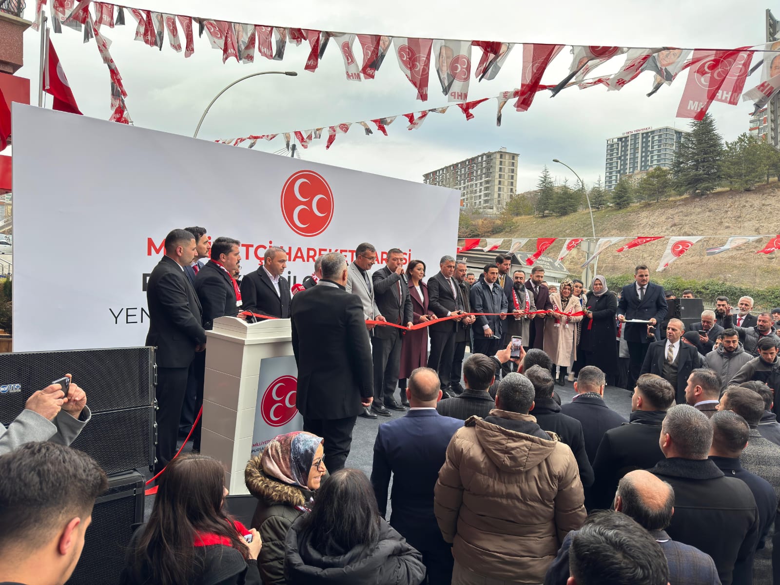 MHP PURSAKLAR İLÇE BAŞKANLIĞI’NIN YENİ HİZMET BİNASI GÖRKEMLİ BİR TÖRENLE AÇILDI