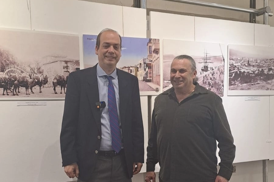 İzmirli koleksiyoner Mert Rüstem’den Yunanistan’da dördüncü sergi Atina’da