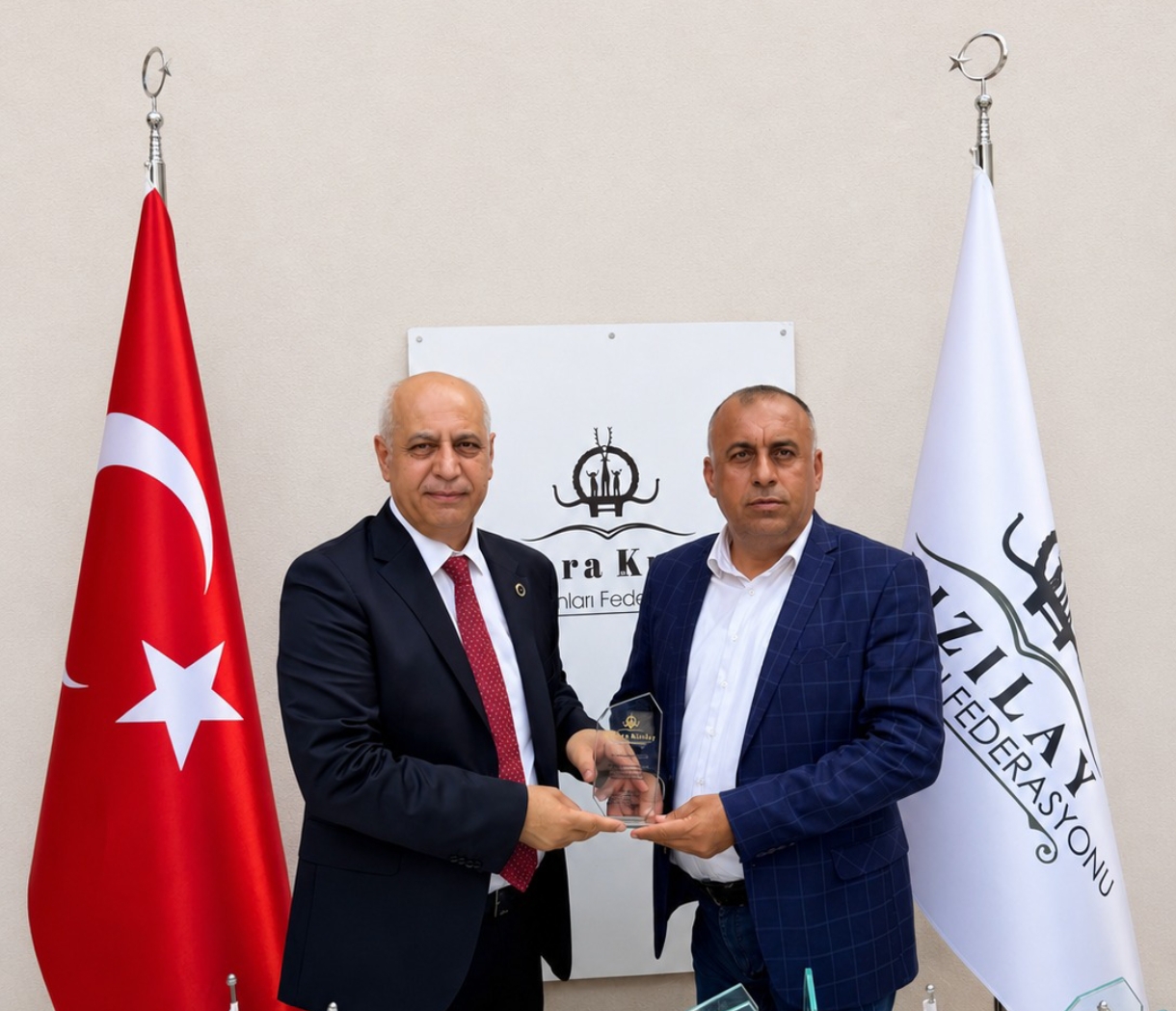 Ankara’da Anlamlı Ödül Töreni: Serkan Sezer’e Çifte Onur